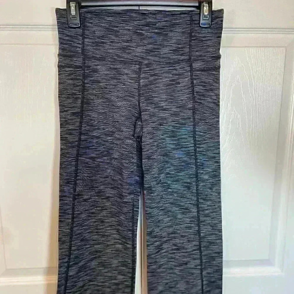 Athleta Women's Energy Power Up Capri Leggings Black Grey Stripe Wide Leg Size M - Picture 1 of 10